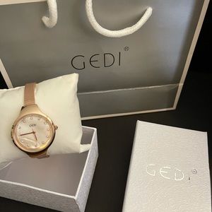 New Woman’s fashion watch. Bling bling